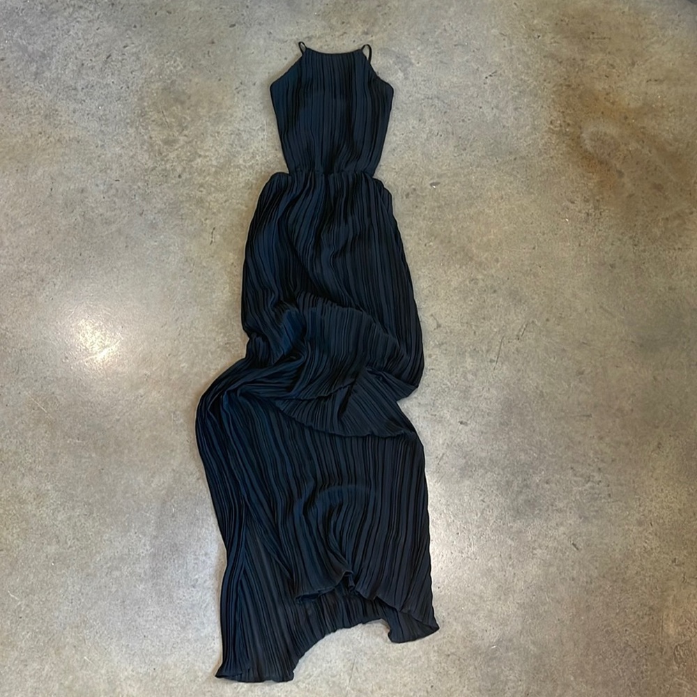 Women’s Black Pleated Backless Maxi Dress